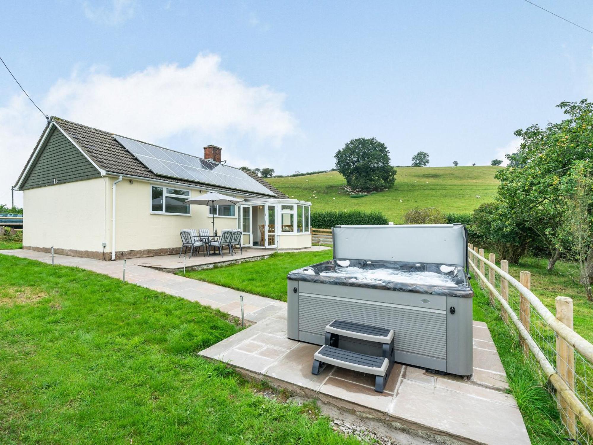 Villa Meadowcroft Bettws Disserth Exterior foto
